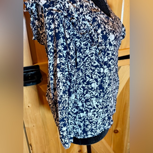 Lucky Brand Navy White Floral Top Neck Shoulder Ruffle Prairie Trad Size M - Picture 5 of 11